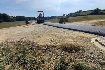 Občina obnovila 700 metrov dotrajane ceste v Temenici 3